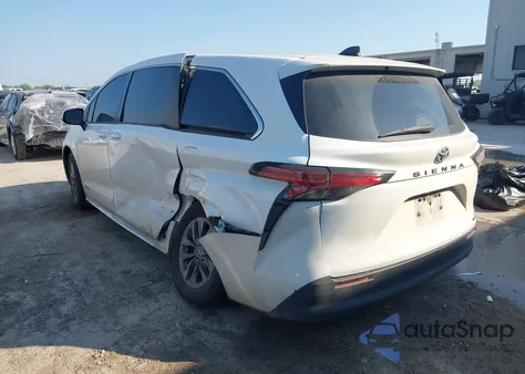 2021 Toyota Sienna Le z USA, uszkodzony, nr VIN 5TDKRKEC1MS012500